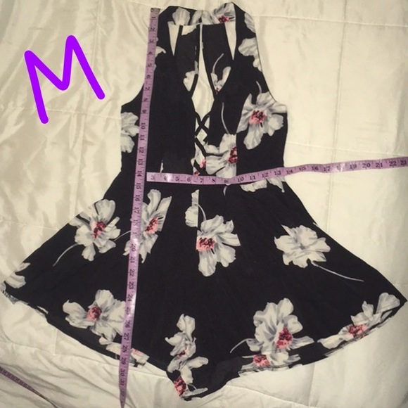 Black Floral Lattice Romper - Picture 6 of 7